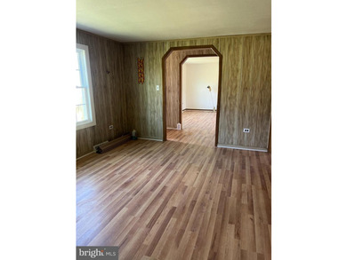 This completely remodeled home features 3 Spacious bed- rooms, 2 - photo 11