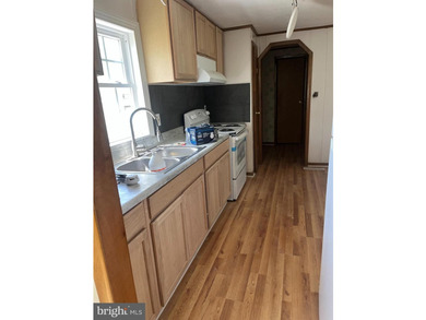 This completely remodeled home features 3 Spacious bed- rooms, 2 - photo 14