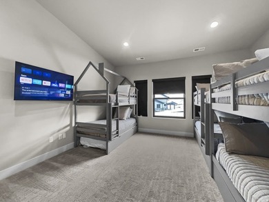 BUILT & Ready to occupy! Experience year-round mountain living - photo 15