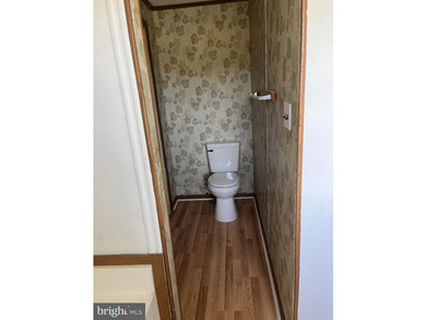 This completely remodeled home features 3 Spacious bed- rooms, 2 - photo 16