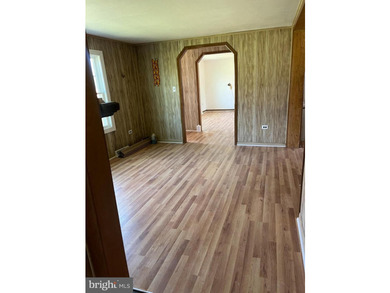 This completely remodeled home features 3 Spacious bed- rooms, 2 - photo 18