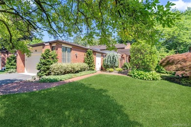 Nestled on a quiet cul-de-sac within the prestigious Estates I - photo 1