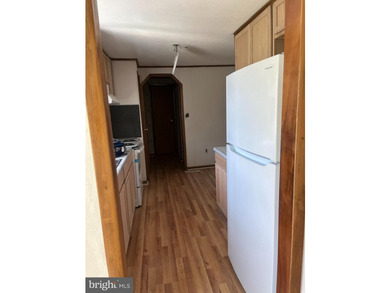 This completely remodeled home features 3 Spacious bed- rooms, 2 - photo 21