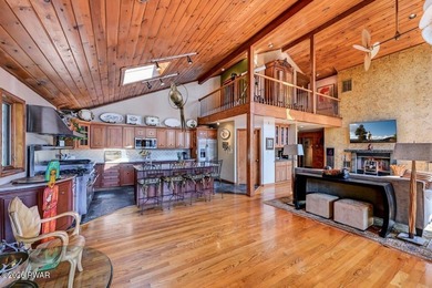 Splendor on the lake! A beautiful manicured, level lot on a - photo 23