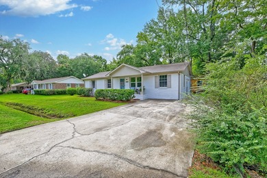 Beautifully renovated brick ranch home tucked away in the heart - photo 24