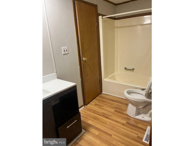 This completely remodeled home features 3 Spacious bed- rooms, 2 - photo 24