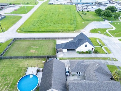 OVERSIZED CORNER LOT!! No flood insurance required. Like new! - photo 31