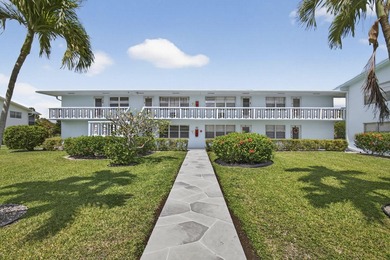 Welcome to this beautifully maintained 1-bedroom, 1.5-bath - photo 3
