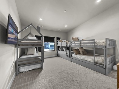 BUILT & Ready to occupy! Experience year-round mountain living - photo 33