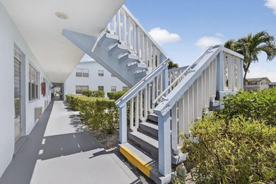 Welcome to this beautifully maintained 1-bedroom, 1.5-bath - photo 4