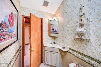 Splendor on the lake! A beautiful manicured, level lot on a - photo 39