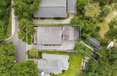 Nestled on a quiet dead-end street in the highly sought-after - photo 2