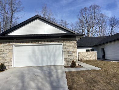 723 and 725 mirror images, New construction 3 large bedrooms, 2 - photo 2