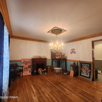 Beautifully Maintained & Spacious Colonial on a Private - photo 12