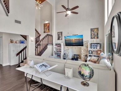 As seen on TV! Soaring wood vaulted ceilings, fully remodeled - photo 13