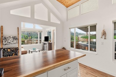 Beautiful FULLY FURNISHED Park Model right on Williams Lake! - photo 13