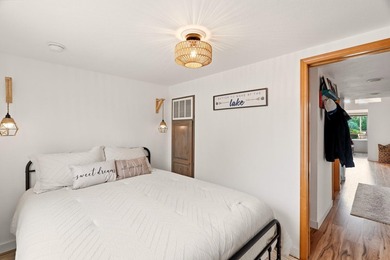 Beautiful FULLY FURNISHED Park Model right on Williams Lake! - photo 15