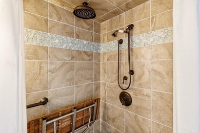 Beautiful FULLY FURNISHED Park Model right on Williams Lake! - photo 17