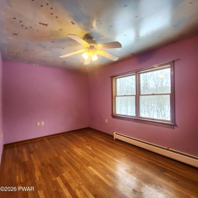 Beautifully Maintained & Spacious Colonial on a Private - photo 21