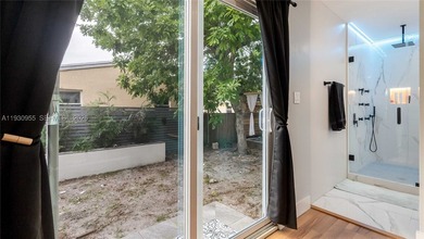 Beautifully renovated smart home just 8 minutes from Downtown - photo 22