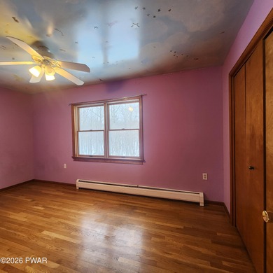Beautifully Maintained & Spacious Colonial on a Private - photo 22