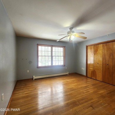 Beautifully Maintained & Spacious Colonial on a Private - photo 25