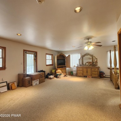 Beautifully Maintained & Spacious Colonial on a Private - photo 26
