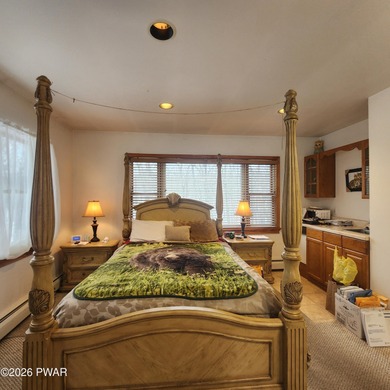 Beautifully Maintained & Spacious Colonial on a Private - photo 27