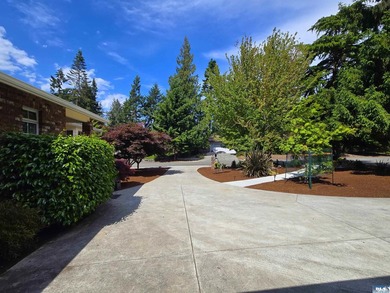 A perfect blend of space and community, this well maintained - photo 28