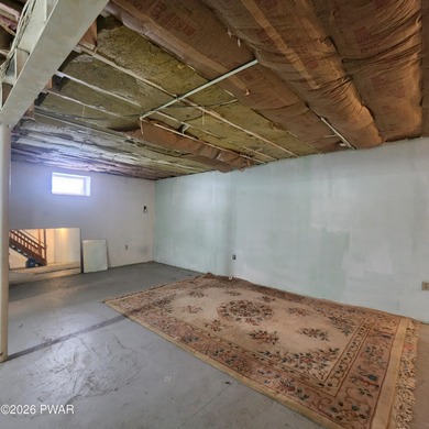 Beautifully Maintained & Spacious Colonial on a Private - photo 31