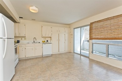 Always desirable Mariners Village 3! This townhouse is priced to - photo 2