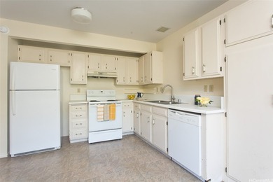 Always desirable Mariners Village 3! This townhouse is priced to - photo 3
