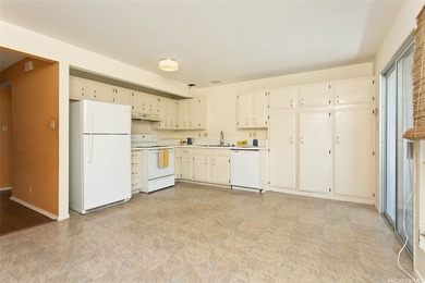 Always desirable Mariners Village 3! This townhouse is priced to - photo 4