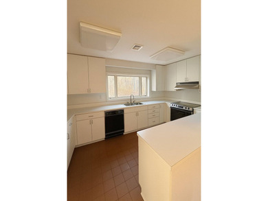 Custom built, never rented, immediate equity. 15 Dongan Way is a - photo 6