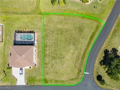 Beautiful corner lot in this close knit community with tons of - photo 4