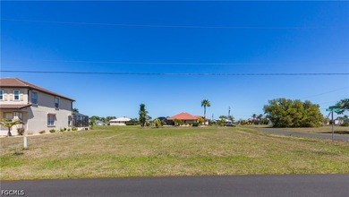 Beautiful corner lot in this close knit community with tons of - photo 7