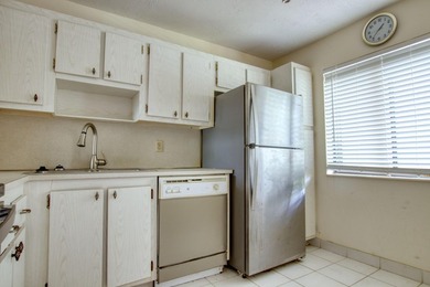 MOTIVATED SELLER. 1/1 condo with a full view of the lake off - photo 3