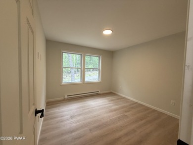New construction with vaulted ceilings. Great starter or - photo 22