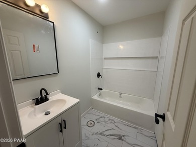 New construction with vaulted ceilings. Great starter or - photo 24