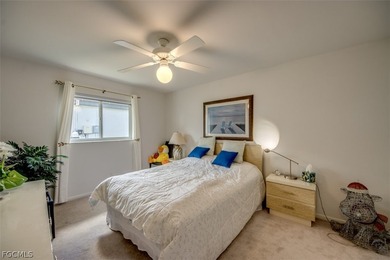 Welcome to this great west facing pool home on a direct access - photo 34
