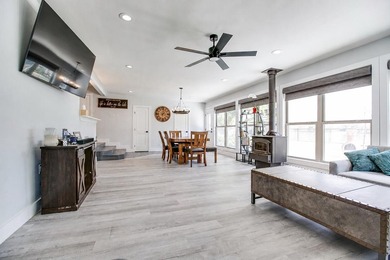 Completely remodeled 3-bedroom, 3-bathroom lake house offering - photo 17
