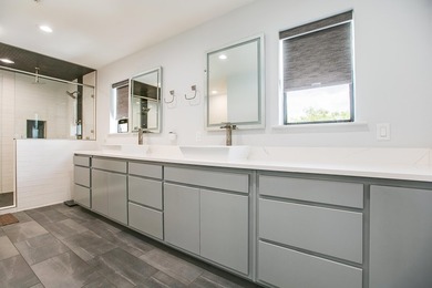 Completely remodeled 3-bedroom, 3-bathroom lake house offering - photo 28