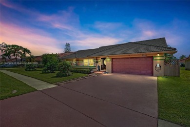 (private lake, pond, creek) Home For Sale in Boynton Beach Florida