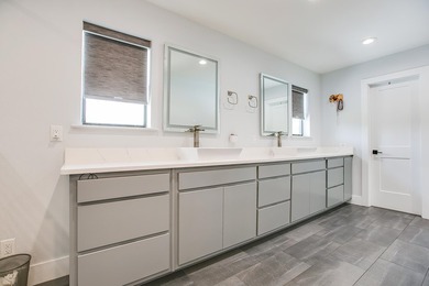 Completely remodeled 3-bedroom, 3-bathroom lake house offering - photo 32