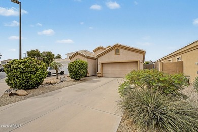 WATERFRONT property with endless views! Located in the heart of - photo 1