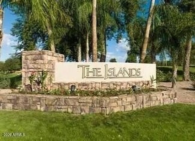 WATERFRONT property with endless views! Located in the heart of - photo 2