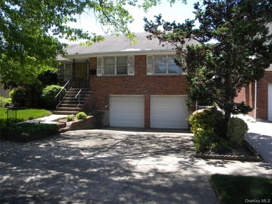 SPACIOUS 3 BEDROOM, 3 BATHROOM HI RANCH IN DESIRABLE BAY TERRACE - photo 1