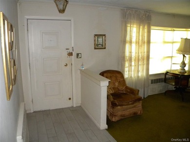 SPACIOUS 3 BEDROOM, 3 BATHROOM HI RANCH IN DESIRABLE BAY TERRACE - photo 2