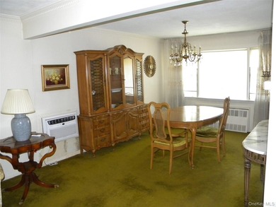 SPACIOUS 3 BEDROOM, 3 BATHROOM HI RANCH IN DESIRABLE BAY TERRACE - photo 4