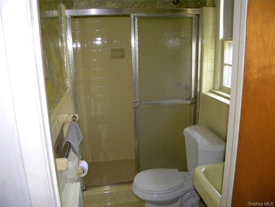 SPACIOUS 3 BEDROOM, 3 BATHROOM HI RANCH IN DESIRABLE BAY TERRACE - photo 10